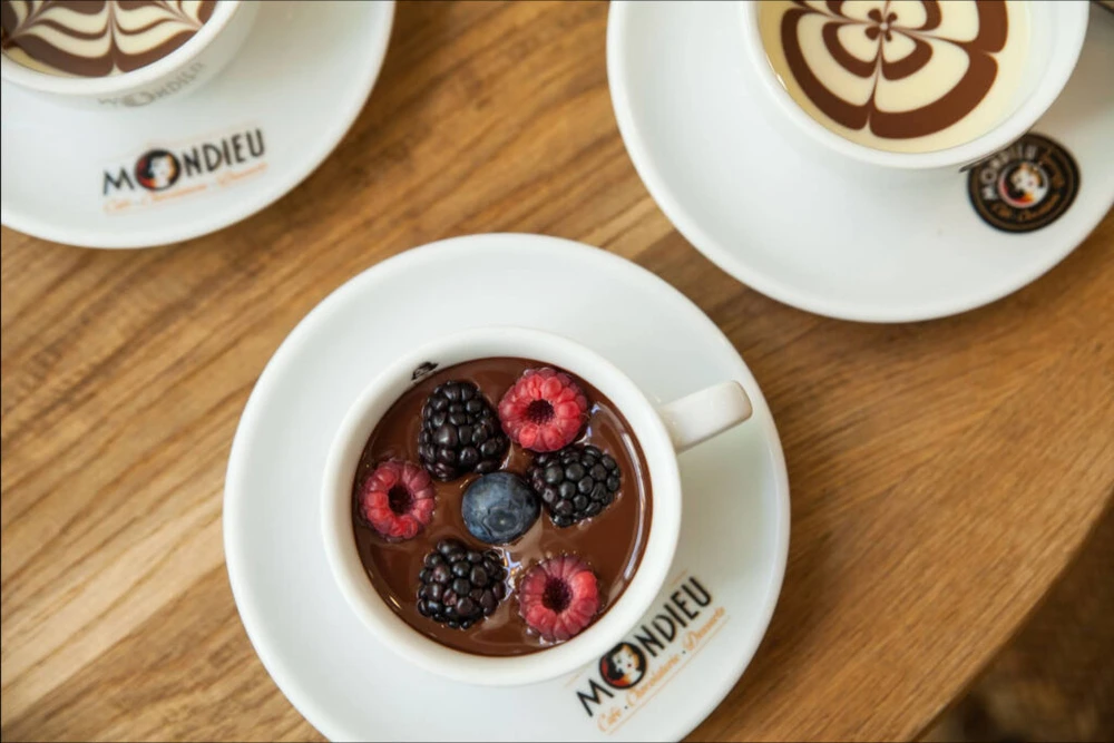Coffee and berry breakfast bowls served at Mondieu Eurovea kiosk